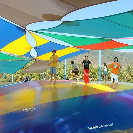 Ingenia Holidays Cairns Coconut Esterno foto The Bouncing Pillow
