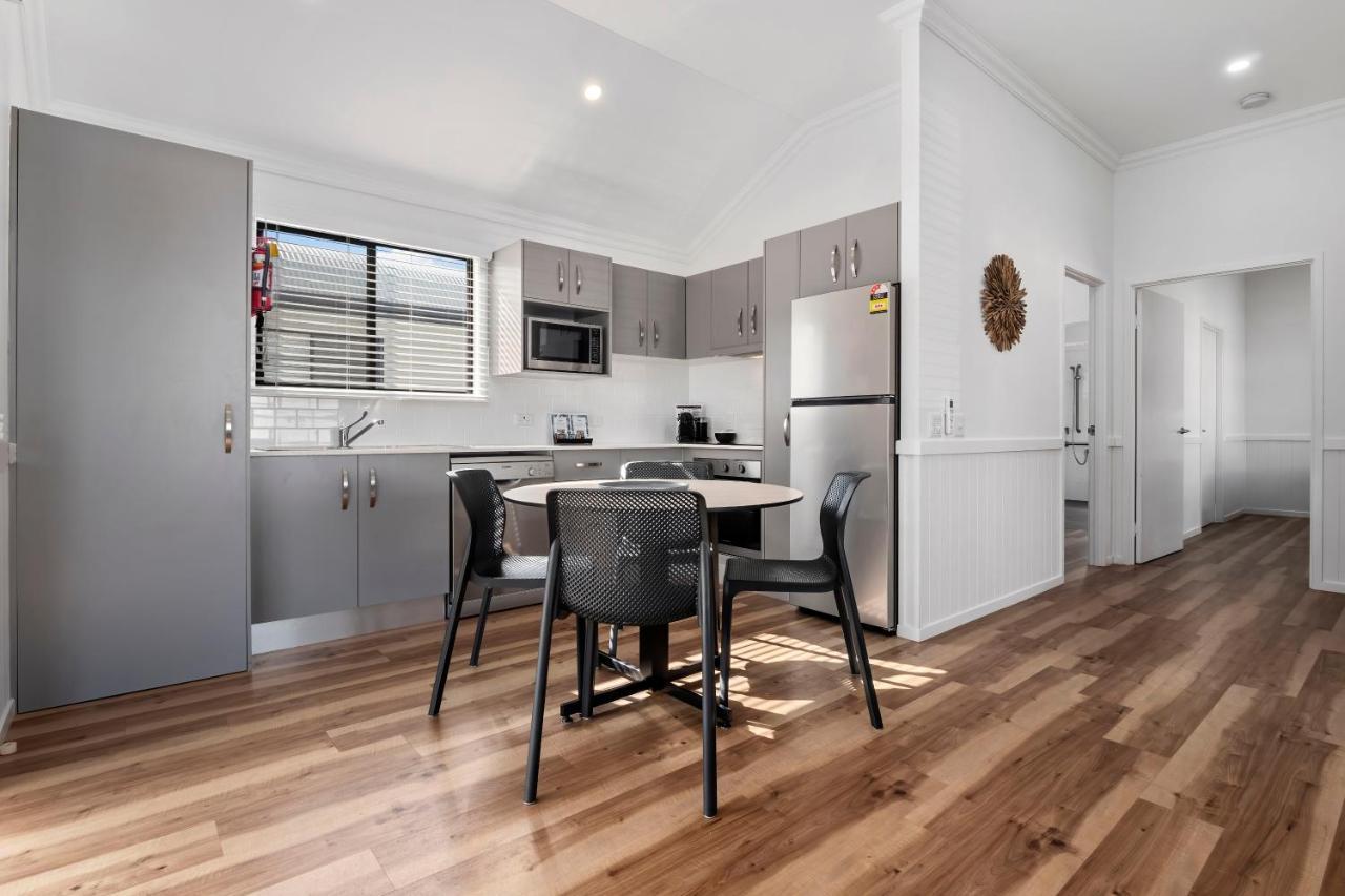 Ingenia Holidays Cairns Coconut Esterno foto A kitchen in a typical apartment