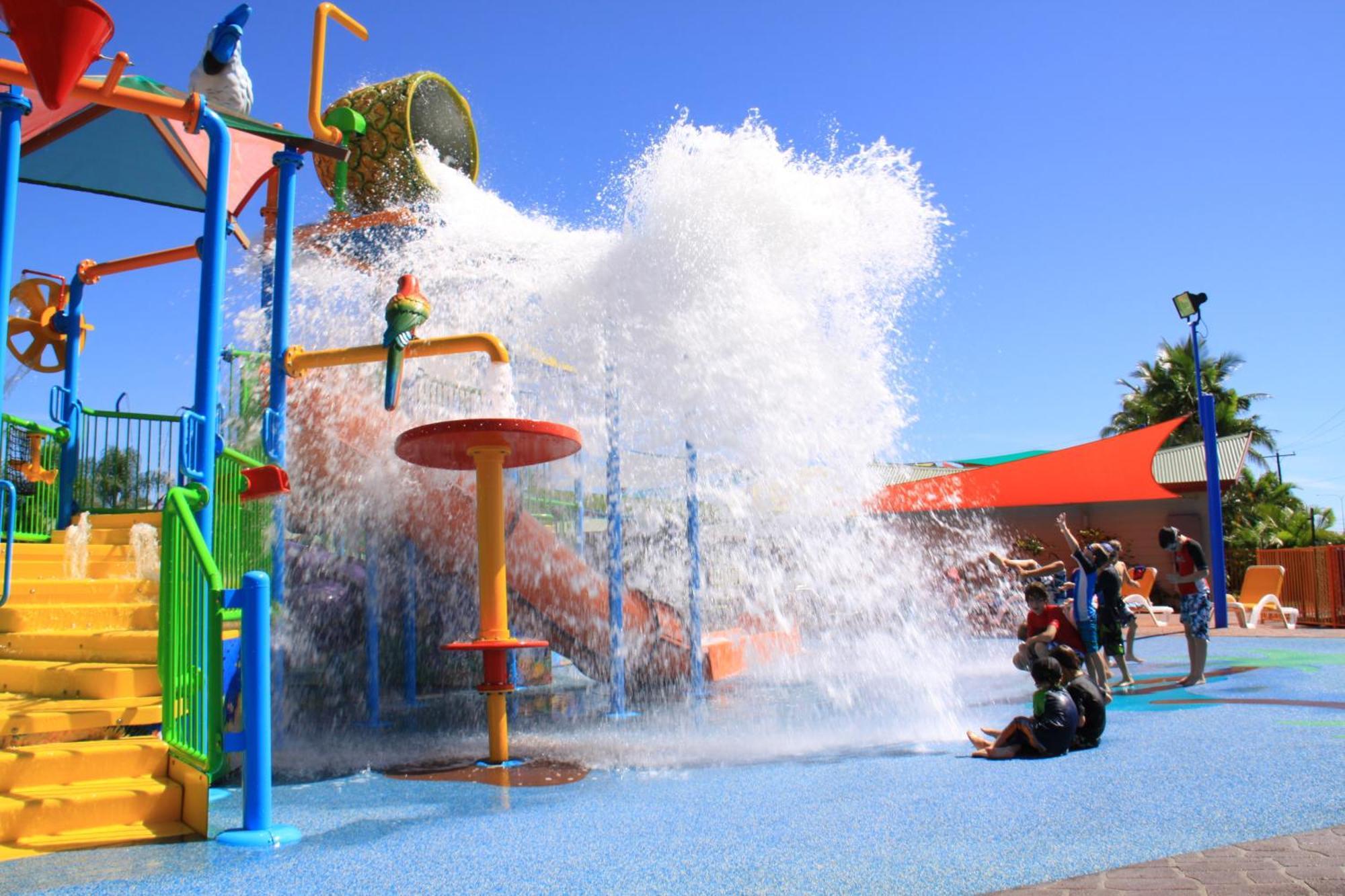 Ingenia Holidays Cairns Coconut Esterno foto Wet 'n' Wild Water Park