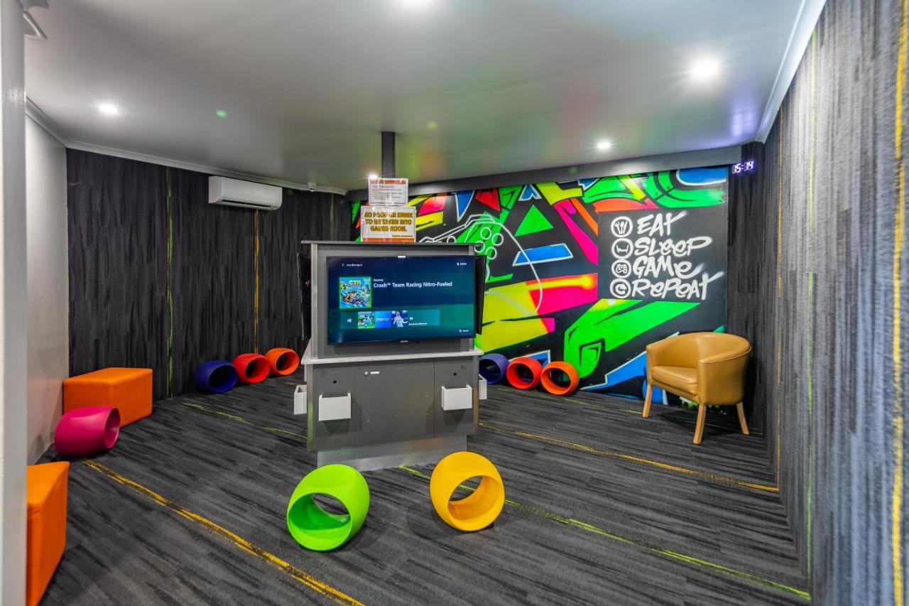 Ingenia Holidays Cairns Coconut Esterno foto The Super Game Room