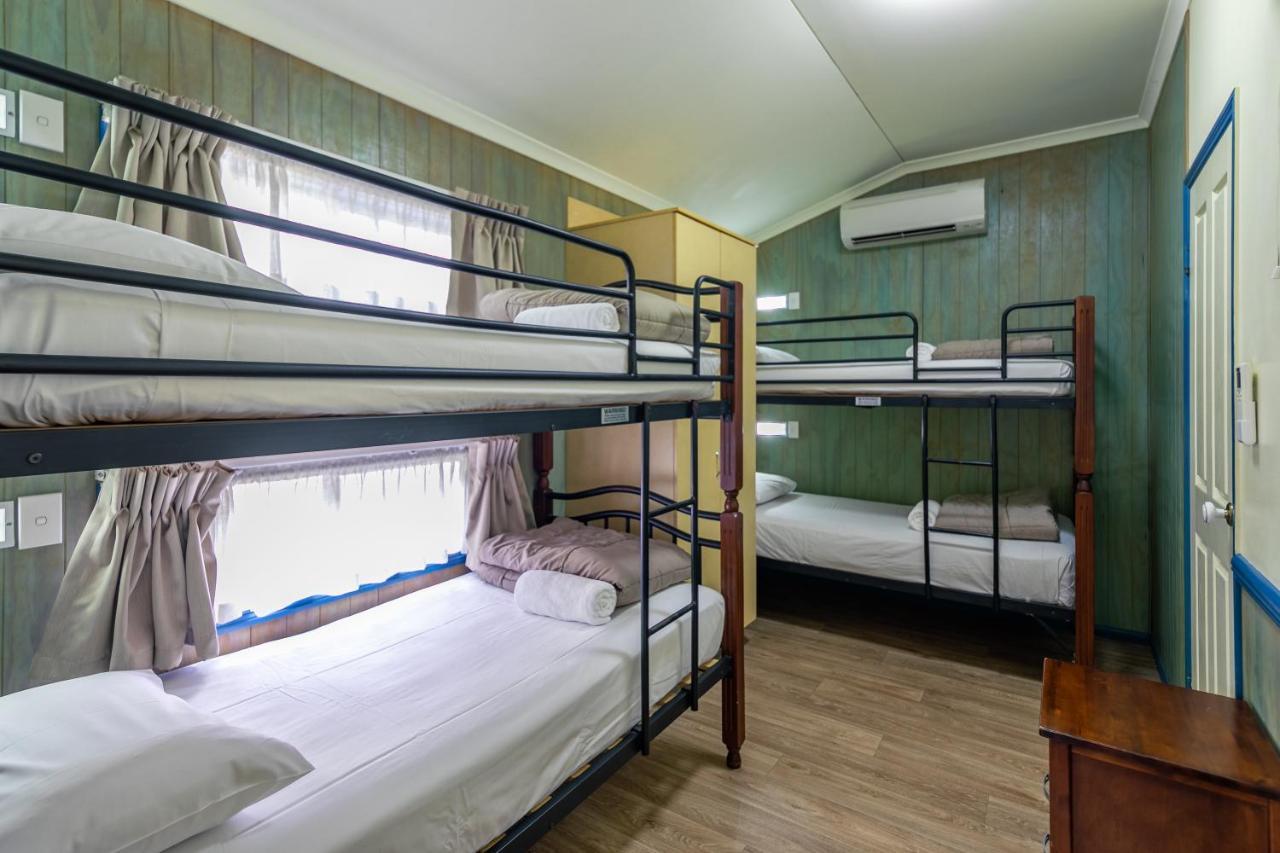 Ingenia Holidays Cairns Coconut Esterno foto Bunk beds in a hostel