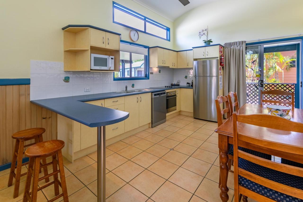 Ingenia Holidays Cairns Coconut Esterno foto A kitchen in a typical Australian home